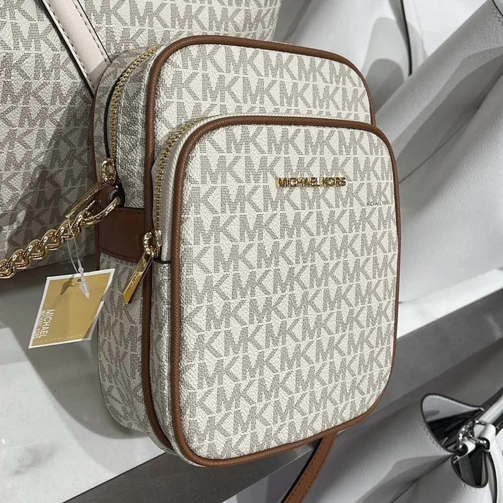 MICHAEL KORS Jet Set Travel Md NS Logo Crossbody Flight Bag Messenge Vanilla NWT